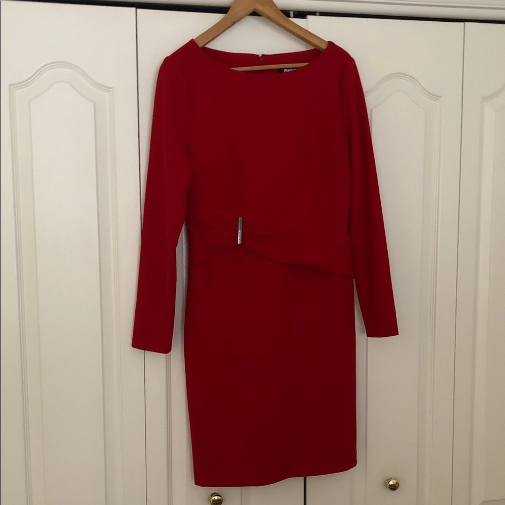 DKNY elegant sheath dress long sleeves  size US 10, flattering, Valentines Day